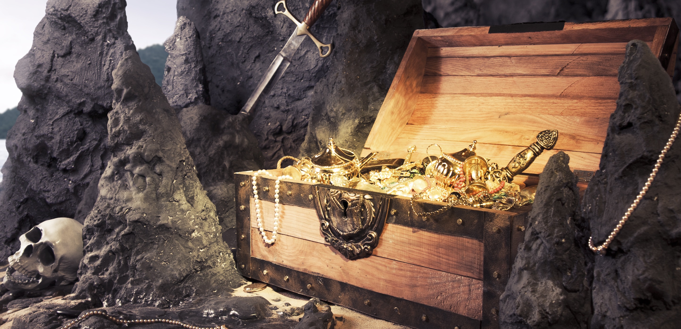 Treasure chest and skull